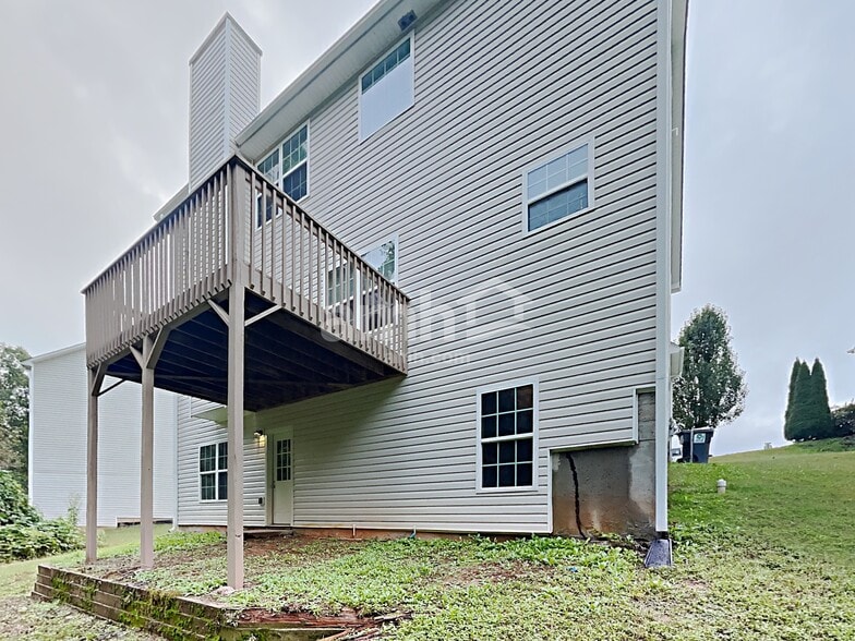 Building Photo - 303 Millpond Pkwy