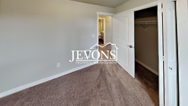 Building Photo - $500 Off on the First Month!! Enchanting 2020-built single-family home in Yakima