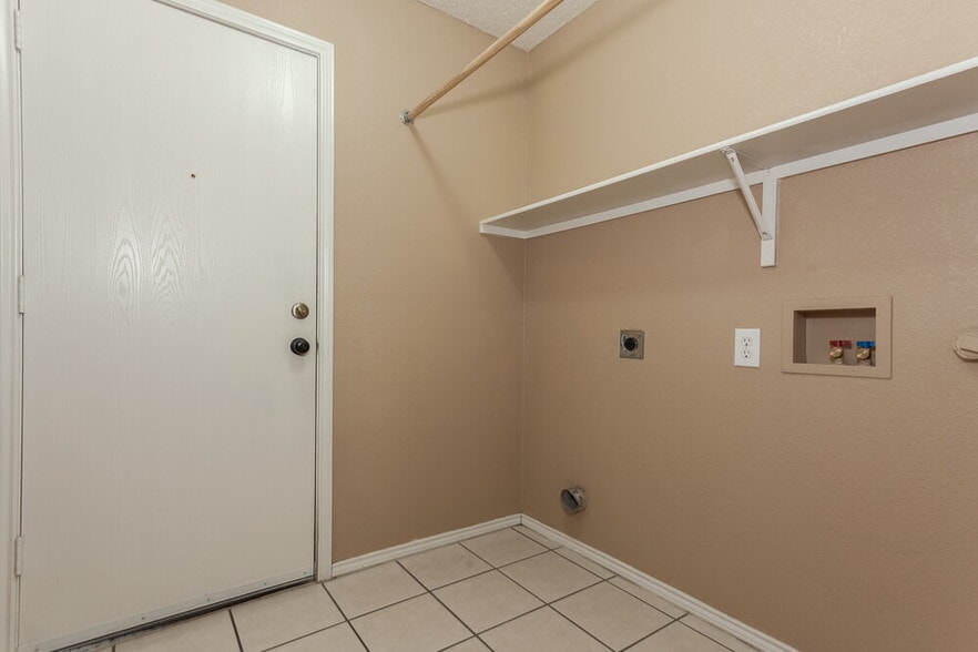 Building Photo - 2128 Panorama Ln