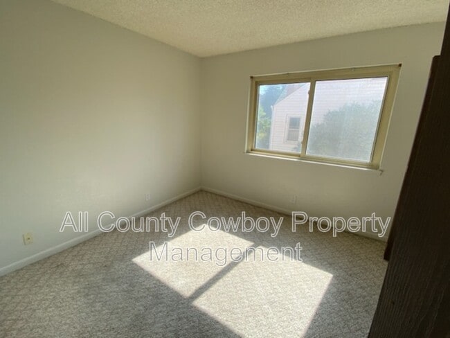 Building Photo - 267 N 8th St