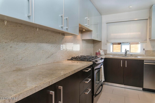 Building Photo - 31515 Lindero Canyon Rd