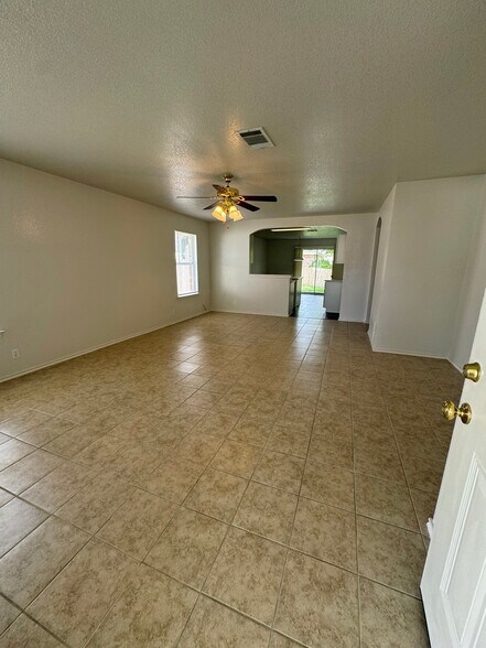 Building Photo - 1404 Carriage Hills Trl