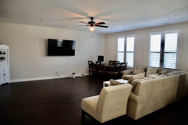 Building Photo - 3281 Crocker Dr