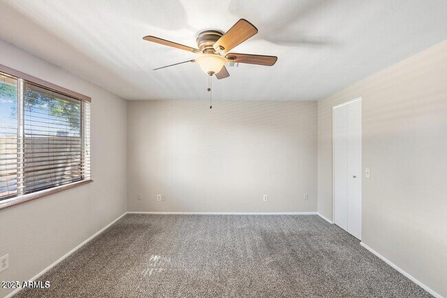 Building Photo - 1525 W El Alba Way