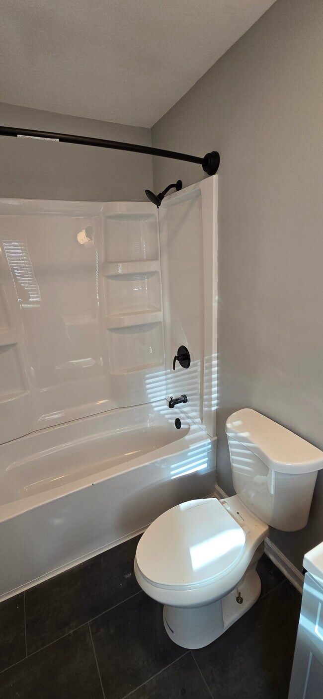 Building Photo - 80 Bridgeport Way