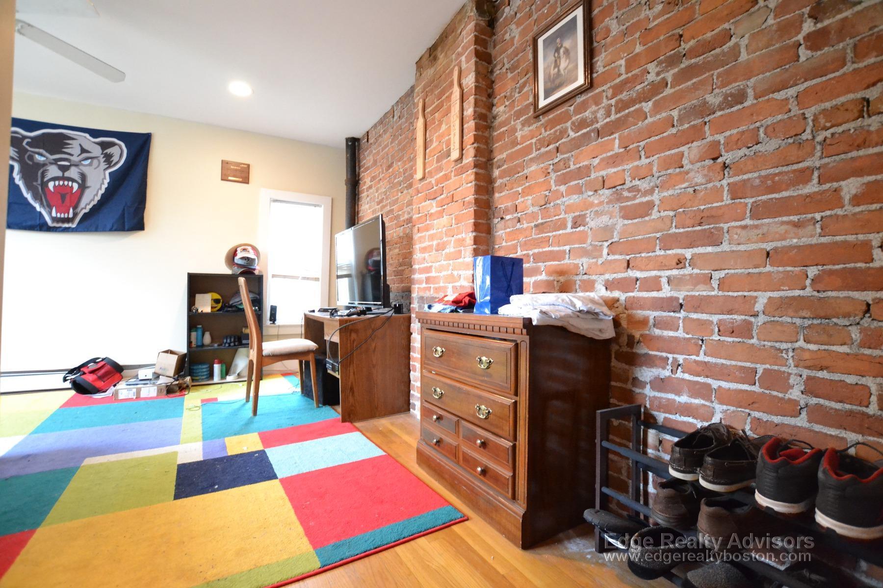 Building Photo - 25 Bennett St