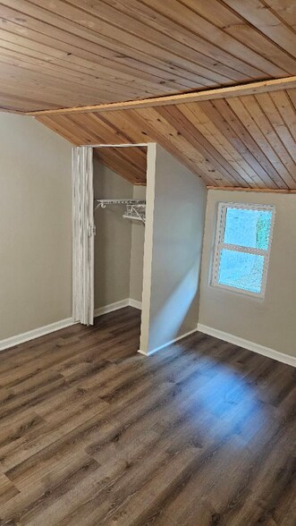 Building Photo - 808 Harrisburg Dr SW