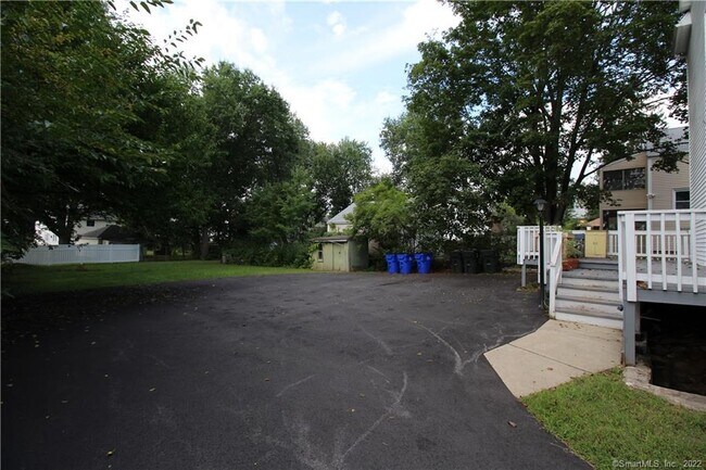 Building Photo - 151 Quaker Ln S