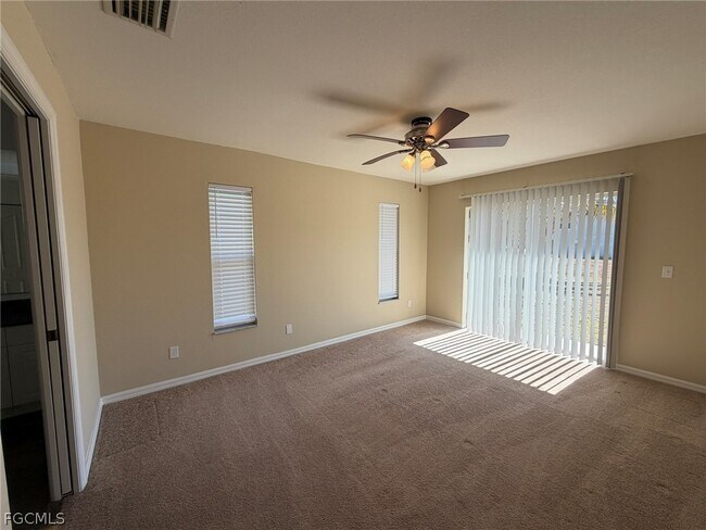 Building Photo - 414 SE 7th St