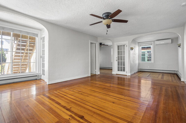 Building Photo - 6 Church St