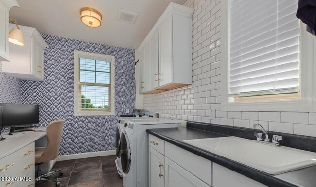 Building Photo - 947 W Kaibab Dr