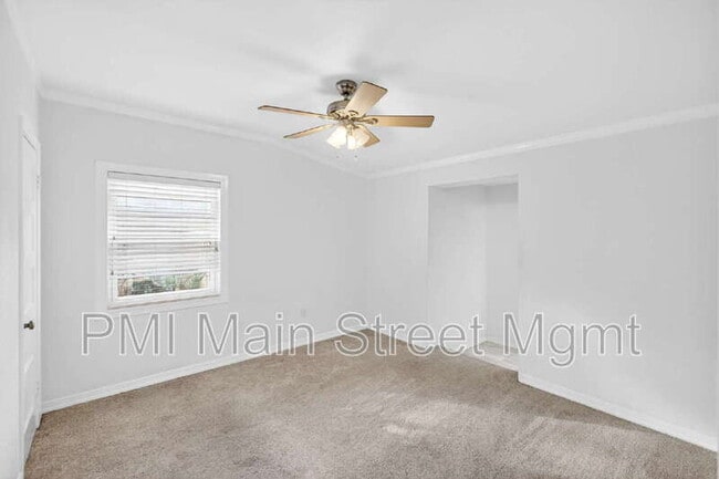 Building Photo - 413 E Miller St