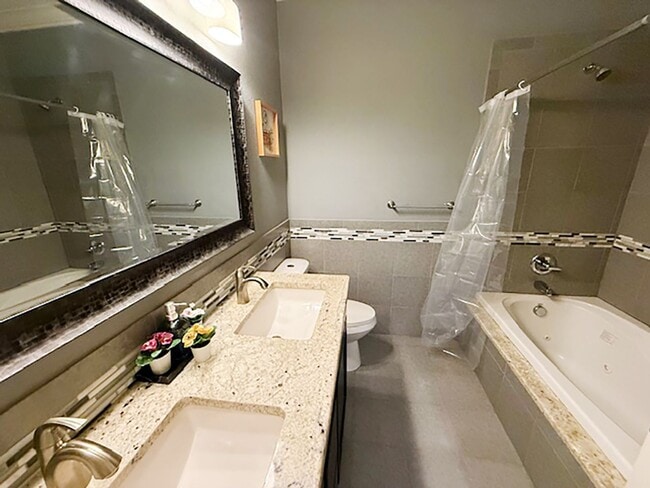 Building Photo - Lakefront Condo for Rent in Hot Springs
