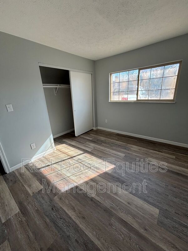 Building Photo - 117 W Walnut St