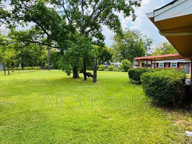 Building Photo - 1311 Marlowe Dr