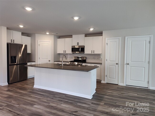 Building Photo - 3247 Crawford Ave