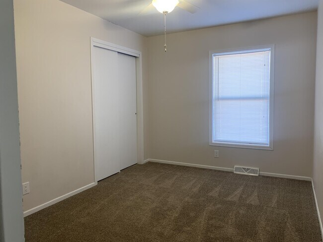 Building Photo - 3838 Sunny Glen Ln