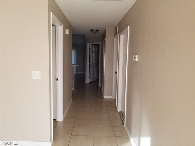 Building Photo - 907 Chenault St