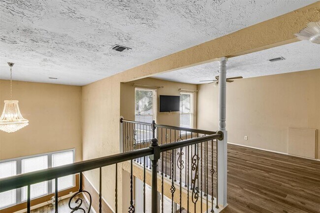 Building Photo - 14919 Parkville Dr