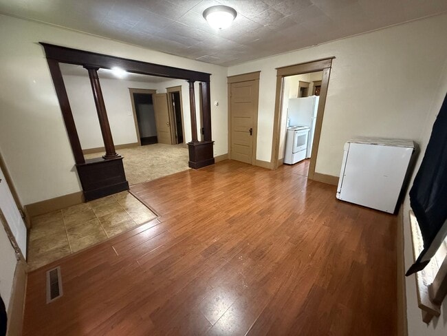Building Photo - 3 Bed 1 Bath + Bonus Room and Yard