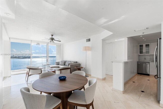 Building Photo - 800 Claughton Island Dr