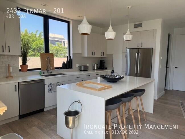 Building Photo - 2432 Penmar-201