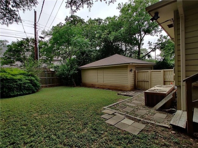 Building Photo - 3215 Cherry Ln