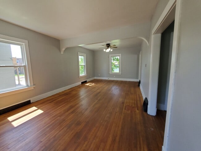 Building Photo - 2 bedroom house in Davenport