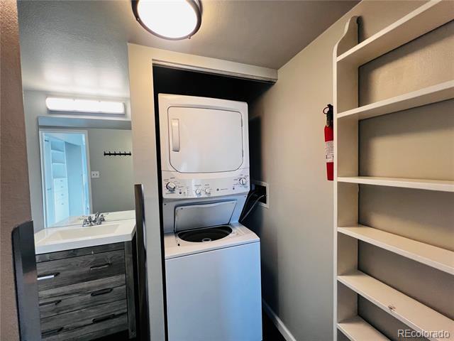 Building Photo - 13992 E Marina Dr