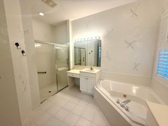 Building Photo - 9041 Bay Harbour Cir