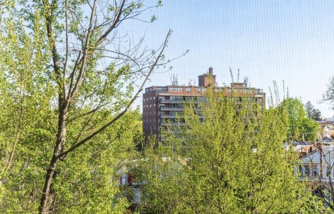 Building Photo - 2215 N 51st St