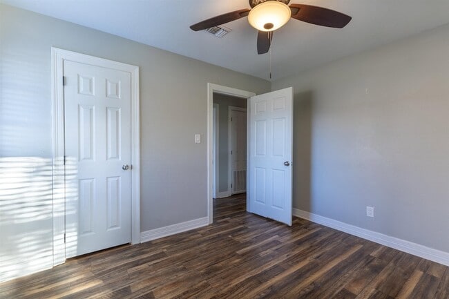 Building Photo - 6720 Lancaster Dr