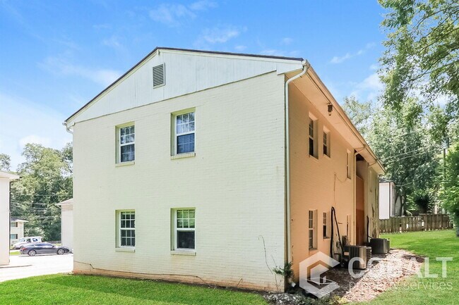Building Photo - 210 Kirkwood Rd NE