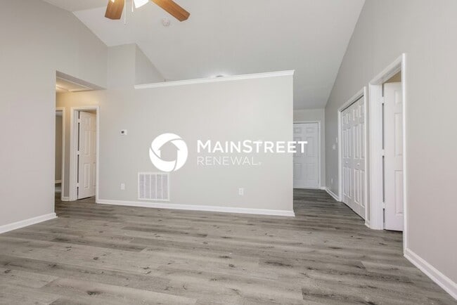 Building Photo - 3 Bedroom Pet-Friendly Home in Zebulon, NC with Main Street Renewal