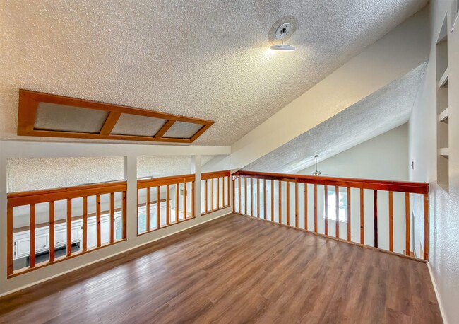 Building Photo - 1556 Twin Lakes Cir