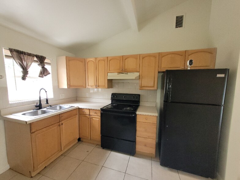 Building Photo - 1748 Wipperman Ave NE