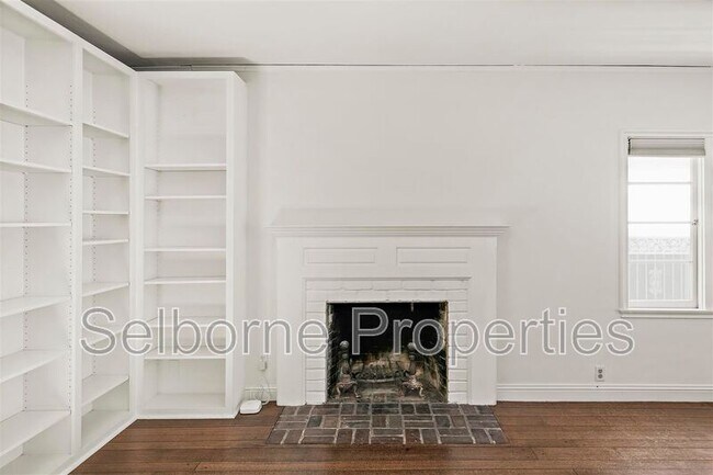 Building Photo - 25 Selborne Dr