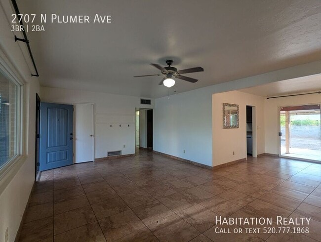 Building Photo - 2707 N Plumer Ave