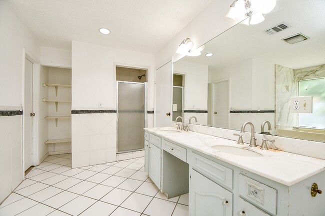 Building Photo - 11906 Pepperdine Ln