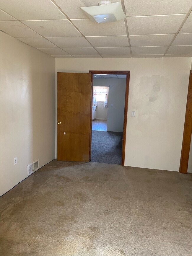 Building Photo - 579 Schoonmaker Ave