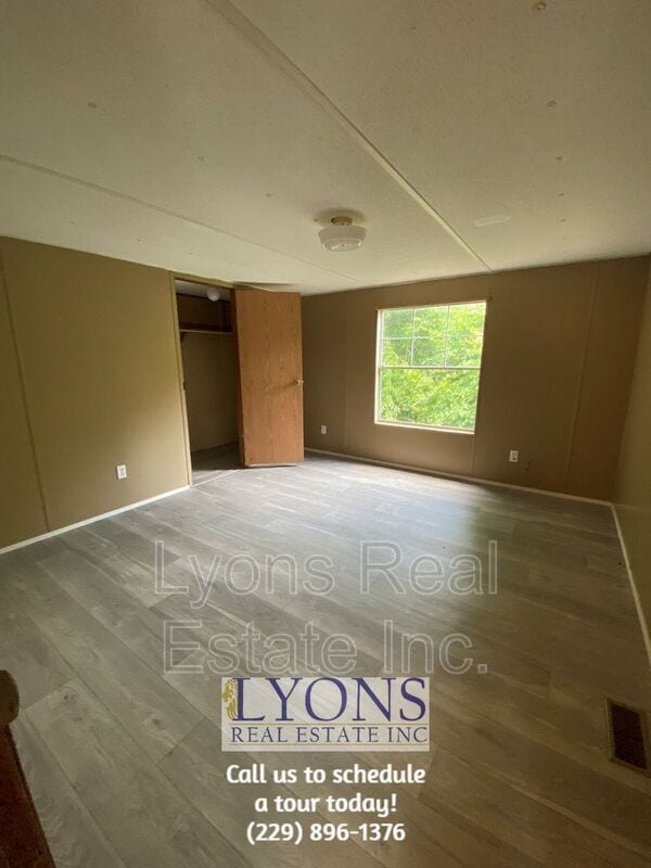 Building Photo - 502 Crestview Dr