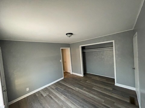 Building Photo - 5330 W 11th Pl