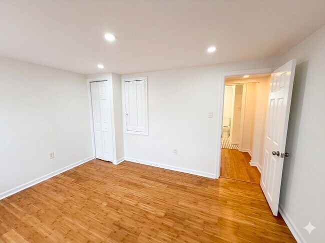 Building Photo - 538 Gerritt St