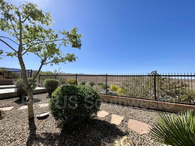 Building Photo - 2928 Esmerelda Dr