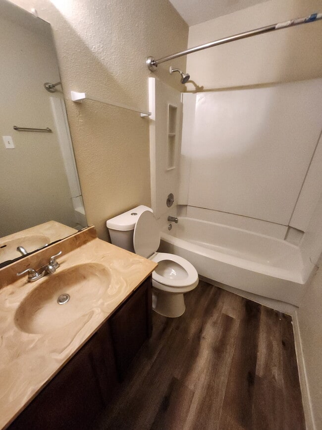 Building Photo - 10045 Emerald Creek Dr