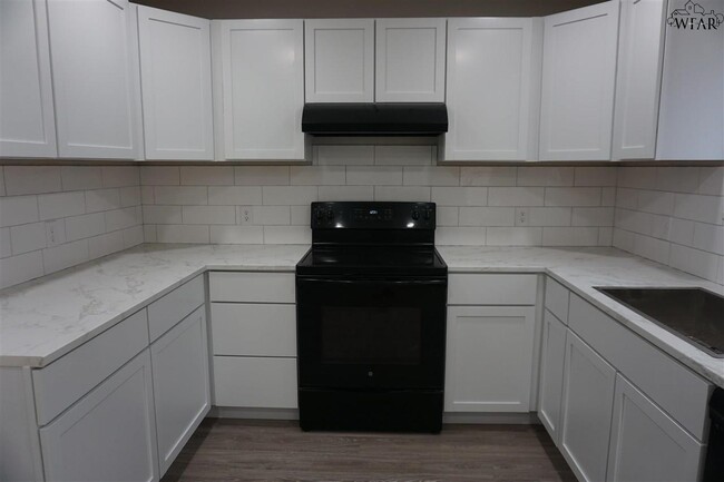 Building Photo - 1112 Lisa Ln