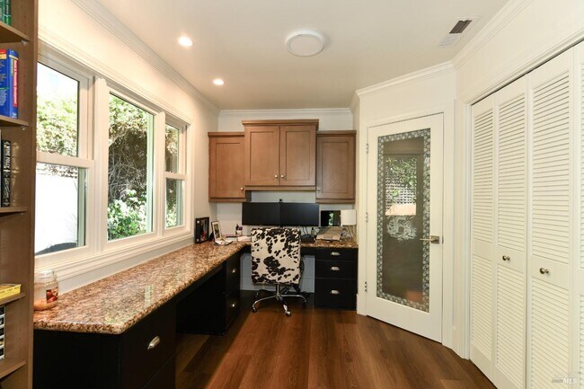 Building Photo - 4 Ramona Ave