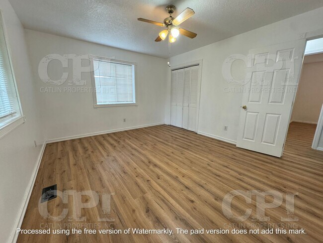 Building Photo - 303 Nevada Dr