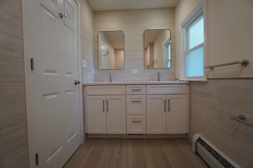 Building Photo - 28W383 Behrs Circle Dr S