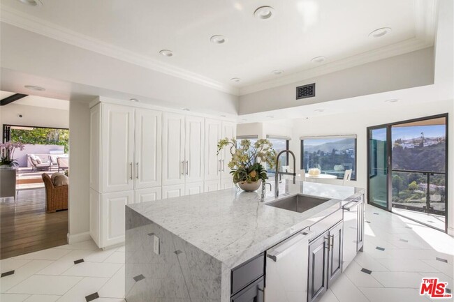 Building Photo - 1111 Somera Rd